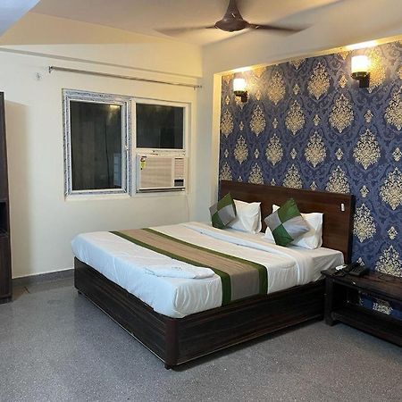 Hotel Dream Taj Family Rooms 200Mtr From Taj Mahal アーグラ エクステリア 写真